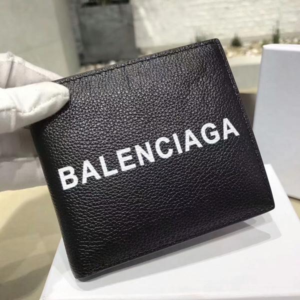 2024新作 BALENCIAGAバレンシアガ スーパーコピー ロゴ エンボス 折りたたみ財布 7011102